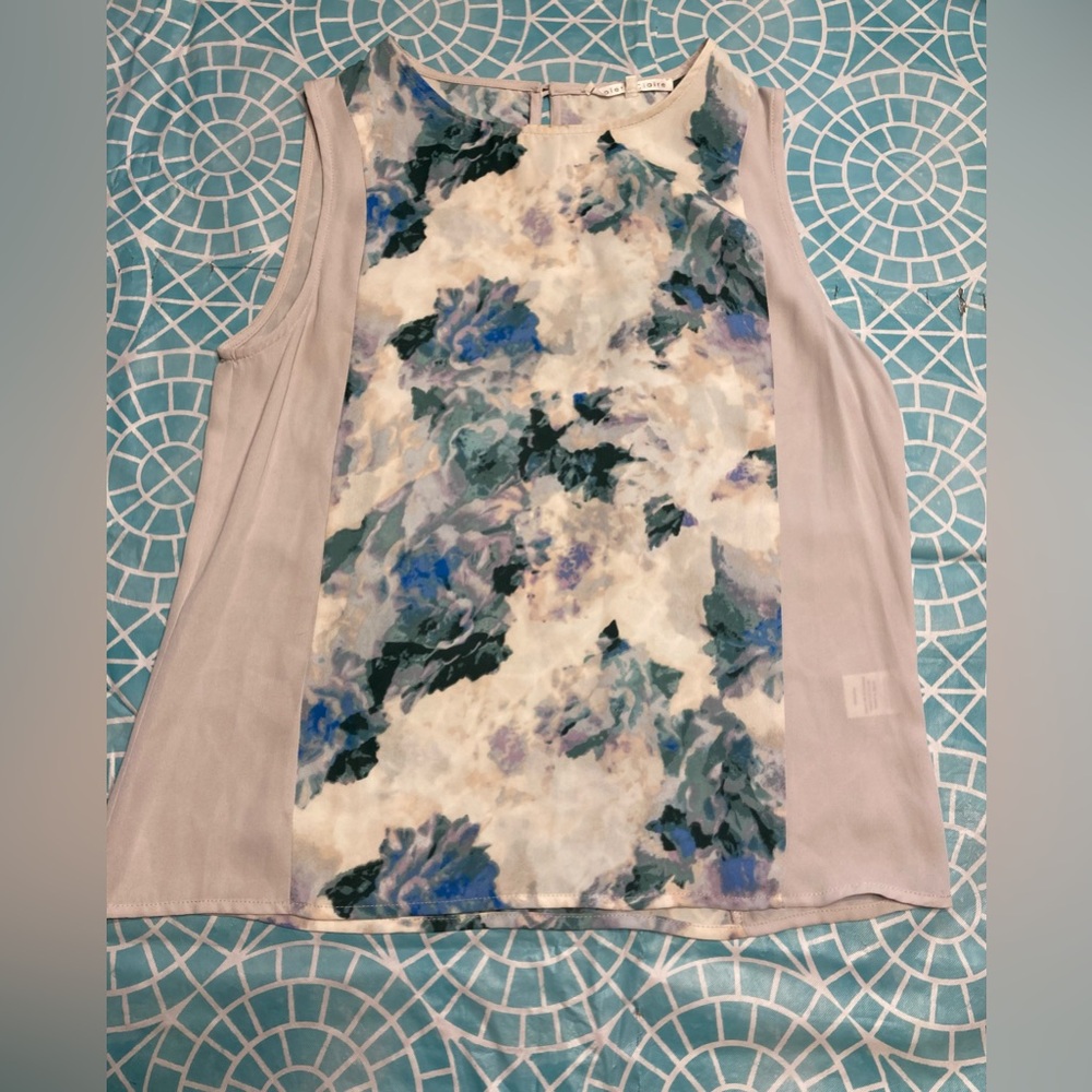 💛TODAY***$15***Violet & Claire white blouse with abstract floral design.